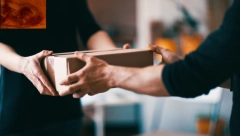 SLUČAJNA GREŠKA ILI NAJLUĐA INTERNET PREVARA? Devojka je naručila pantalone, a kad je otvorila paket nije mogla da dođe sebi od šoka, ovome se niko ne bi nadao