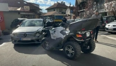 POTERA U NOVOM PAZARU Kvadom bežao od policije, pa se zakucao u "mercedes"! (FOTO)