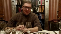 VUČIĆ ODUŠEVIO OBJAVOM Evo šta radi dok čeka prijatelje na večeri - najavio sjajne vesti! (FOTO)