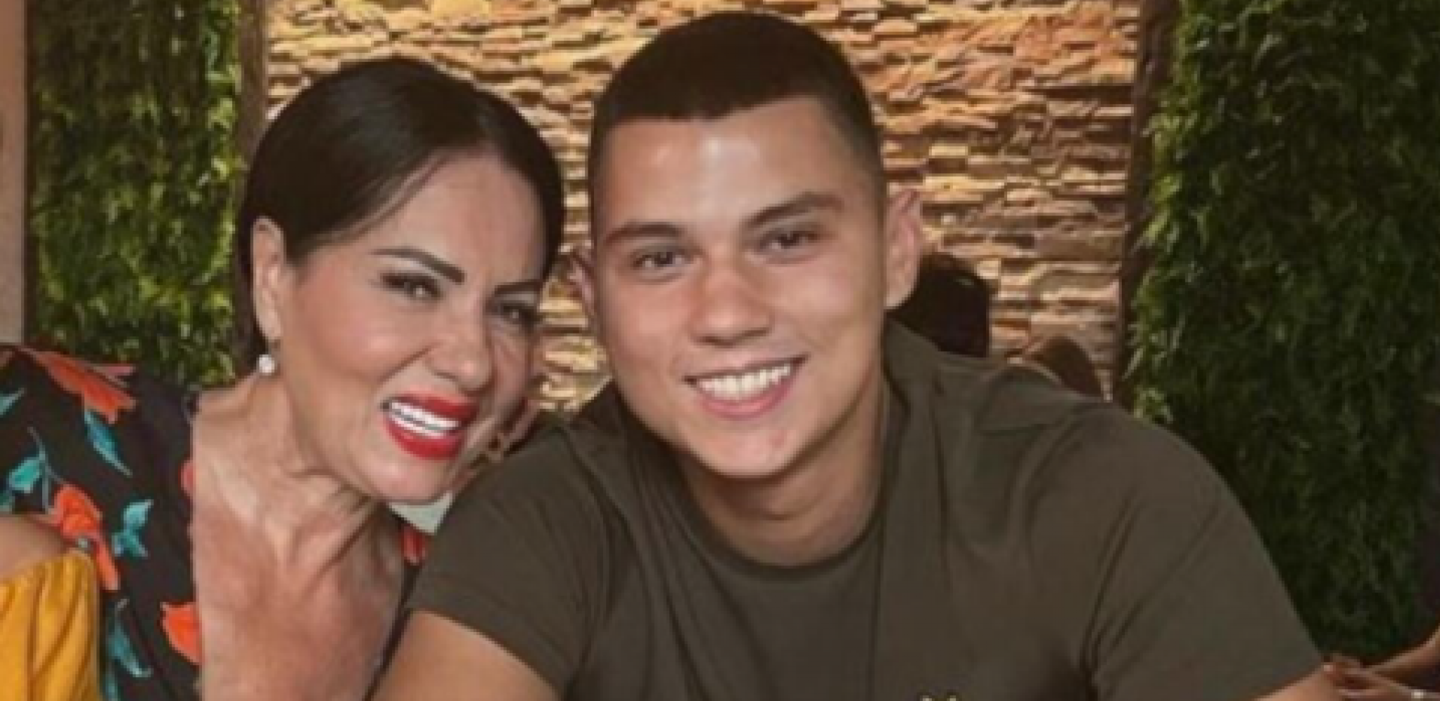 ZLATIN I PEJIN SIN VODIO LJUBAV SA DEVOJKOM U LAJVU Sinoć je ušao u Elitu 8, a ovaj skandal ga prati i danas