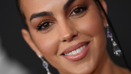 NJU BAŠ NE VOLE Ronaldovu devojku razapeli na mrežama, ovaj put je baš preterala sa "novim grudima do brade"