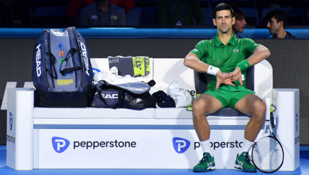 OVO UOPŠTE NIJE DOBRO Đoković počeo da se trese, navijači u strahu (VIDEO)