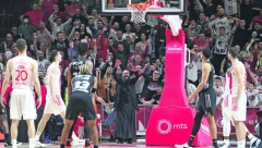 MONAH SA OSTROGA TALIJA ZVEZDE Crveno-beli srušili Asvel uz nesvakidašnje pojačanje ispod koša (FOTO)
