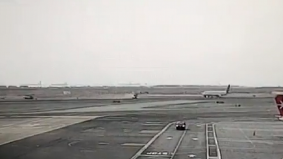 AVION SE ZAKUCAO U KAMION Jeziv snimak nesreće u Peruu, ima mrtvih (VIDEO)