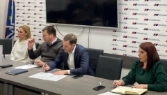 PRIPREMA ZA UNUTARSTRANAČKE IZBORE Siniša Mali na sastancima u opštinskom odboru SNS Zvezdara (FOTO)