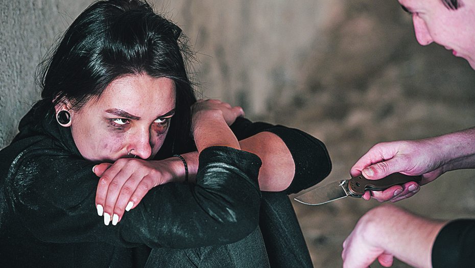 ŽENU TUKAO GRANOM OD DRVETA DOK JE NIJE UBIO Podignuta optužnica protiv muškarca iz Zemuna