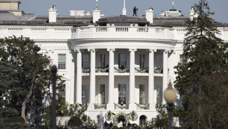 PADAJU U NESVEST, VRTI IM SE U GLAVI, POVRAĆAJU Agenti američkih službi na mukama, oglasila se Bela kuća, pa pomenula Rusiju