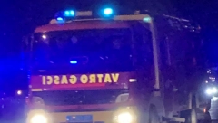 LANČANI SUDAR KOD ZMAJEVA Automobil udario u prikolicu, a vozilo s decom u ogradu