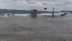 NEVREME ČUPALO DRVEĆE, POPLAVLJENI PUTEVI Pojavio se snimak haosa u Hrvatskoj (VIDEO)