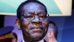 ON NOSI TITULU "NEPRIKOSNOVENOG KRALJA" Preživeo nekoliko pokušaja državnih udara i nema nameru da ustupi mesto predsednika