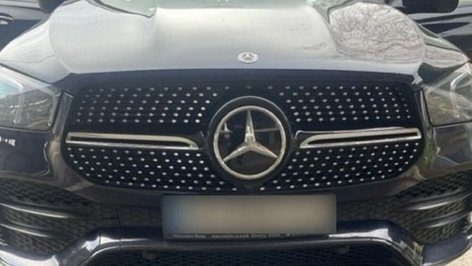 AKCIJA CARINIKA NA GRADINI Stranci u "mečki" krili skoro 130.000 evra! (FOTO)