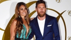 MESIJEVA ŽENA VAŽI ZA NAJSKROMNIJU I NAJLEPŠU Pojavila se u Kataru u haljini od 100 EVRA i sve oborila s nogu!