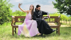 CRKVI SMETA SERIJA Episkop Fotije udario na Popadiju koju glumi Nina Seničar, reditelj za Alo! odgovorio na napad