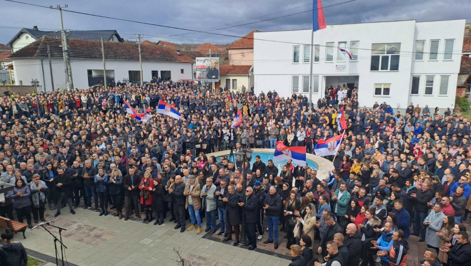 VIŠE OD PET HILJADA SRBA NA PROTESTU U GORNJEM KUSCU! Srbi poslali snažnu poruku Kurtiju!