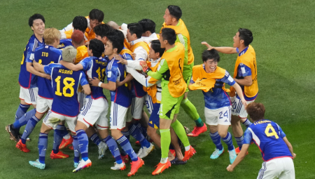 SENZACIJA U KATARU Bivši fudbaler Partizana šokirao Nemačku i doneo Japancima veliku pobedu na Mundijalu (VIDEO)