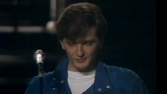 DAVALI JOJ ŠEĆER I VODU KADA JE ČULA CIFRU Daniel Popović zaradio brdo para, za ovu pesmu dobio milion maraka