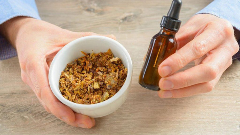 Imaju neverovatan efekat: Kako se koriste kapi od propolisa za kosu?