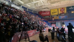 NIKO NE IDE KUĆI Navijači Zvezde prate meč Srbija - Brazil u hali "Pionir" (VIDEO)