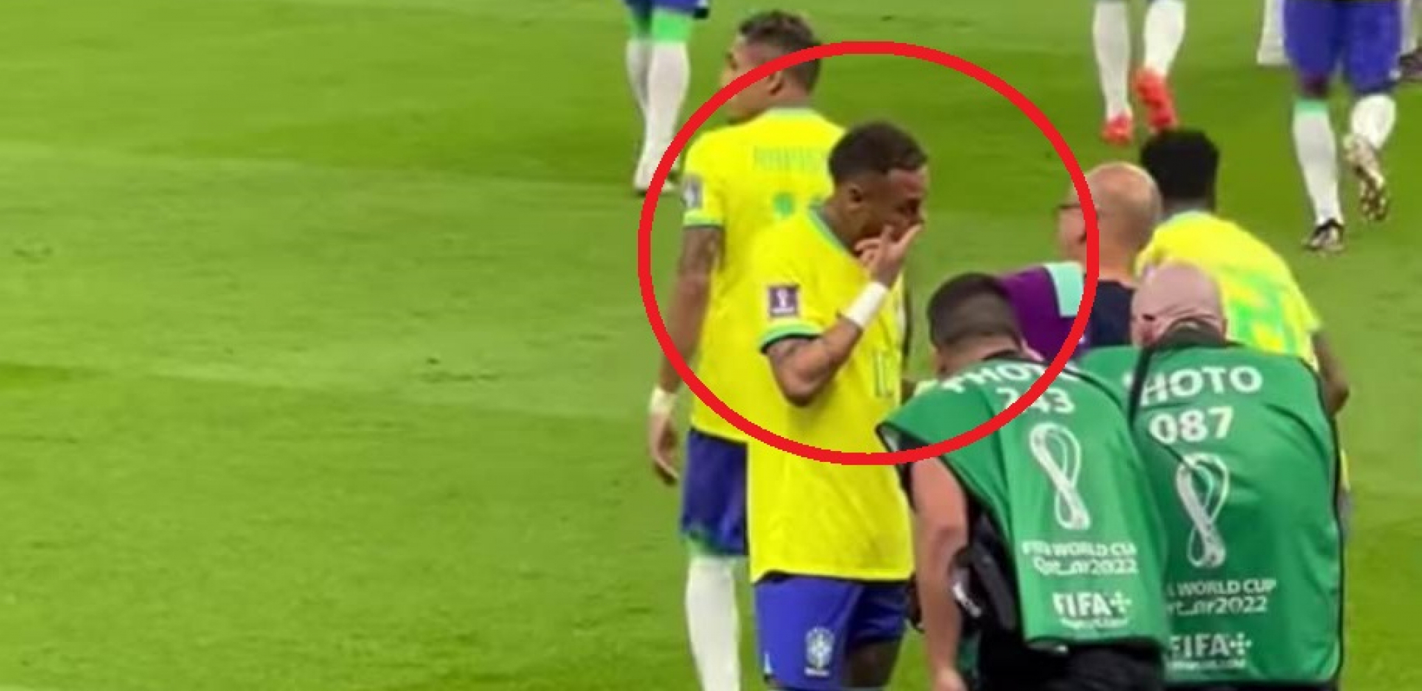 AUUU, PA ŠTA JE OVO BILO? Nejmar ušmrkivao nepoznatu supstancu u nos pre početka utakmice sa Srbijom (VIDEO)