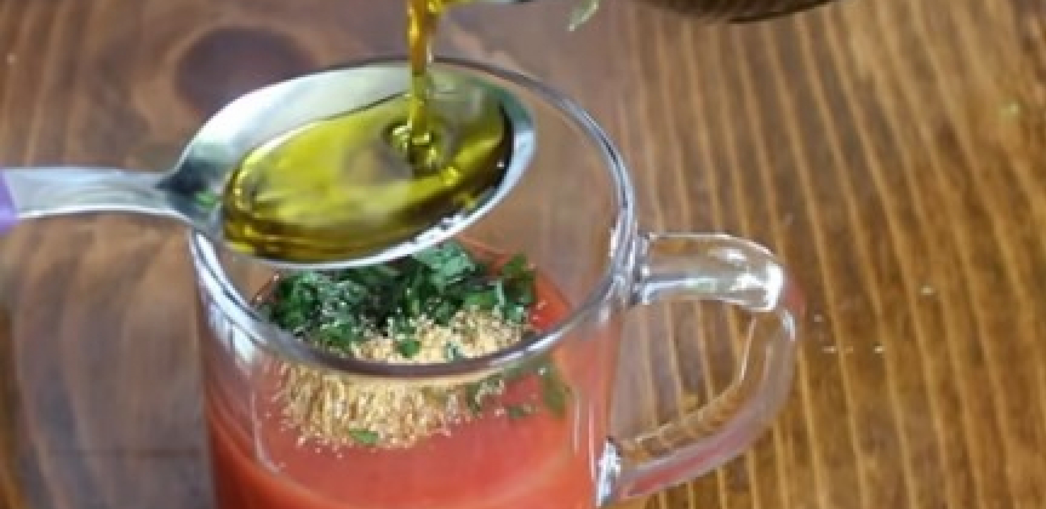 SKIDA PLAK SA ARTERIJA U sok od paradajza dodajte ove 3 namirnice i zaboravite na loš holesterol i trigliceride