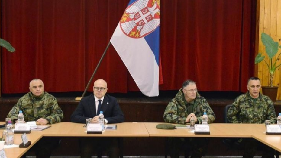 VUČEVIĆ: "Mi nikome ne pretimo, ne zveckamo oružjem, ali smo vrlo odlučni da štitimo Srbiju"