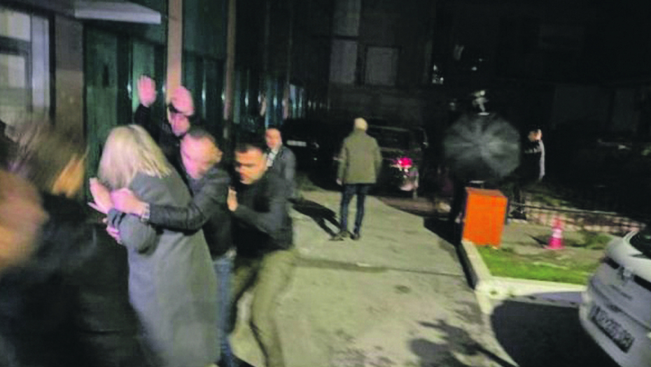 BESNI ALBANCI GAĐALI KURTIJA SRPSKIM TREŠNJAMA Premijer lažne države napadnut jer je pristao na sporazum o registarskim oznakama