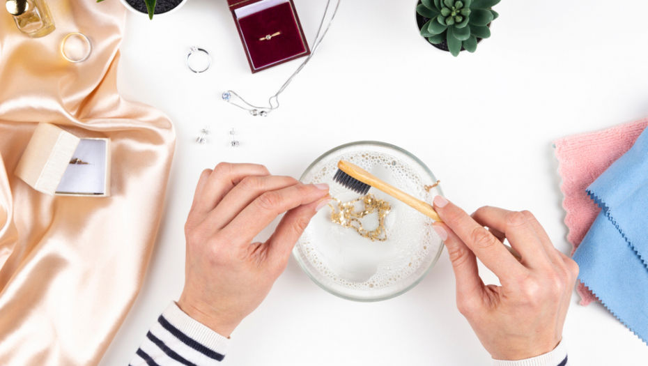 Najbolji način: Očistite nakit od zlata i vratite mu sjaj