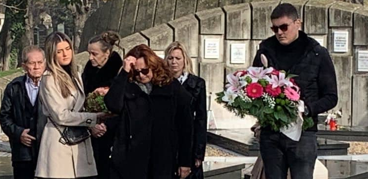 REČI KOJE RAZARAJU Ana Bekuta se nikad potresnijom porukom oprostila od Laće, a onda spomenula i Marinu! (FOTO)