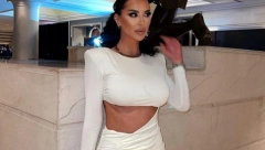 PROCURILO SKANDALOZNO IZDANJE ZORANNAH! Influenserka leži na krevetu potpuno gola, jedva uspela da sakrije intimu! (FOTO)