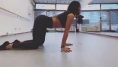 PRLJAVI PLES KAJE OSTOJIĆ Pevačica se uvijala pred kamerom utegnuta u helanke, od kadrova nestaje dah