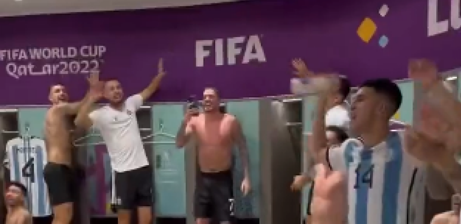 LUDILO ARGENTINACA Jedan udara u plafon, Mesi peva go do pojasa (VIDEO)