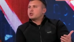 NAMERNO STE ME STAVILI DA SEDIM PORED JOVANE Stefan Karić pobesneo u studiju,a njena reakcija je iznenadila sve