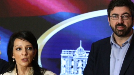 Opozicija moli Kristofera Hila da pomeri datum izbora (VIDEO)