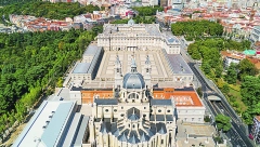 KRALJEVSKA PALATA Najveća monarhistička rezidencija u Evropi