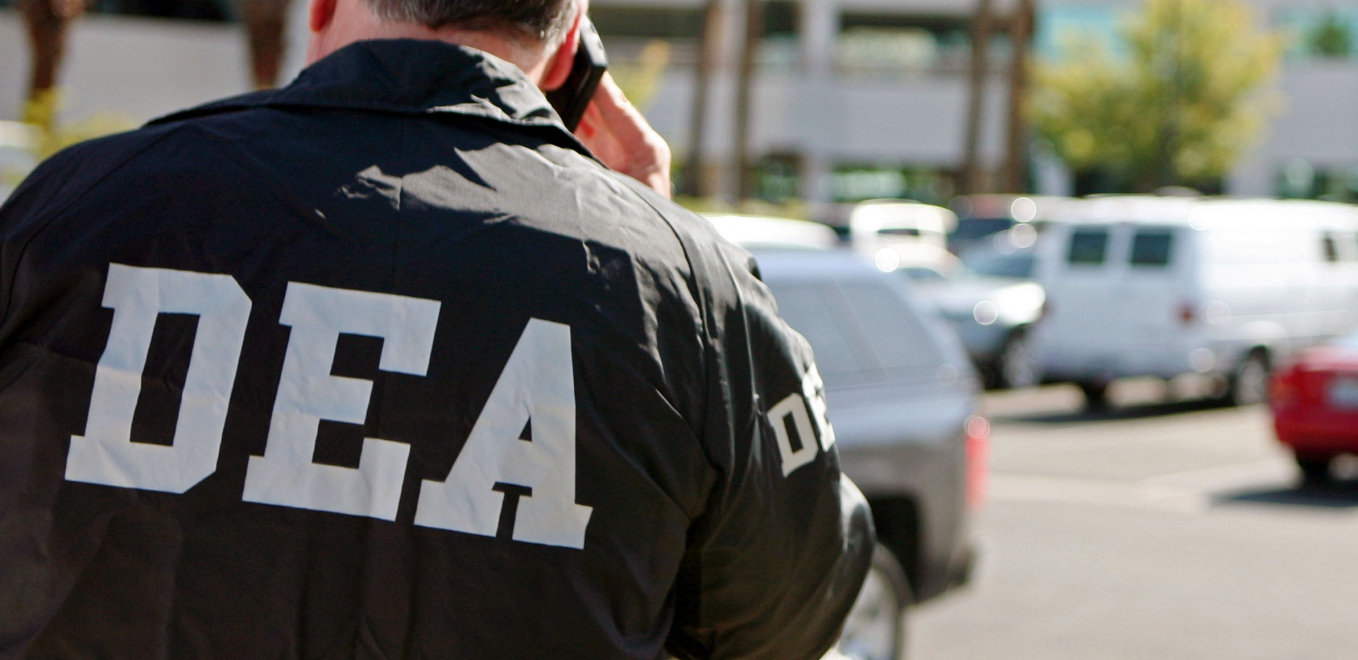 JEZIVA TRAGEDIJA, TROGODIŠNJI BLIZANCI PREMINULI OD DROGE! Za ubistvo optužena majka!