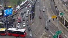 TOTALNI KOLAPS NA KRUŽNOM TOKU Kamion i auto se sudarili kod Autokomande, stvorio se čvor u saobraćaju!