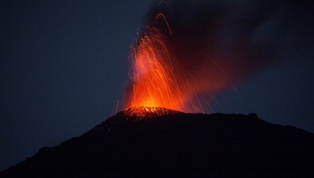 ERUPCIJA U SAD! Proradio najveći aktivni vulkan na svetu!
