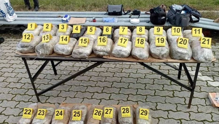SAKRIO 32 KILOGRAMA MARIHUANE U KOMPRESOR Pao na graničnom prelazu Preševo