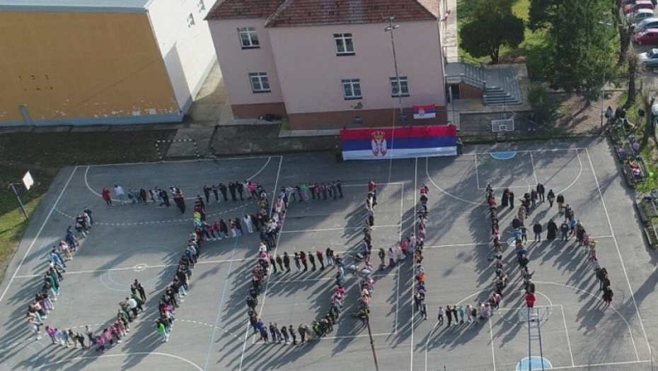 "LETITE I SRBIJE SE SETITE" Poruka dece sa KiM srpskim fudbalerima u Kataru (VIDEO)