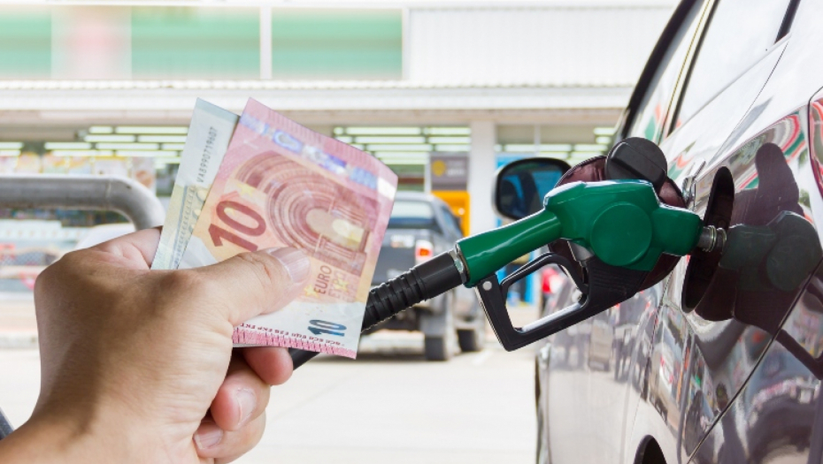 RADITE LI I VI OVO NA PUMPI Većina pravi istu grešku kada toči gorivo, zbog čega plaća više