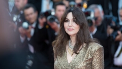 SAVRŠENA BOJA KARMINA ZA ŽENE PREKO 40 GODINA Izgledaćete duplo mlađe, svežije i zavodljivije!