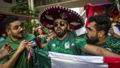 MEKSIKANCI SA SOMBREROSIMA, SAUDIJCI SA KONJIMA, PESMA, PLES I MEGAFONI! Uzavrela atmosfera u Dohi, navijači prave feštu! (VIDEO)