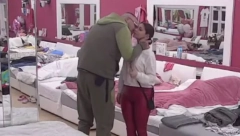 MILICA ZNA ŠTA RADI Veselinovićeva prebacila Caru što nije prisniji sa njom, pa dobila poljubac