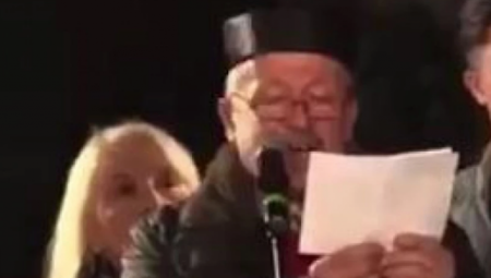 SMEHOTEKA NA PROTESTU "IMA NAS": "Komita" poručuje da nema drugu domovinu osim Crne Gore, a živi u Švajcarskoj! (VIDEO)