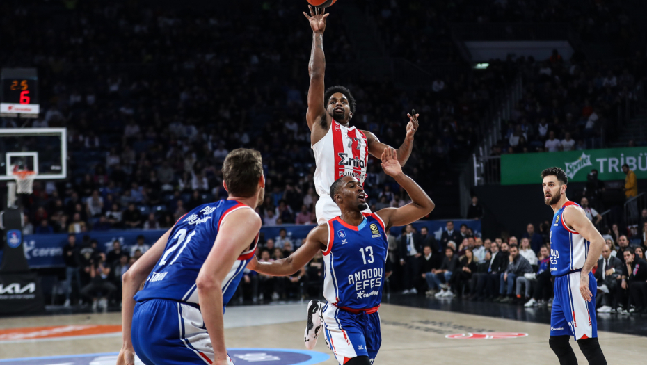 PEH ZA EFES Turski tim u problemu, igrač im se povredio na kraju meča sa Zvezdom