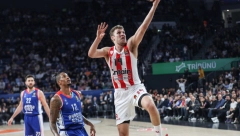 SJAJNI MICIĆ FLERTOVAO SA TRIPL-DABLOM Efes slavio u derbiju Evrolige, Barselona posle drame srušila Albu