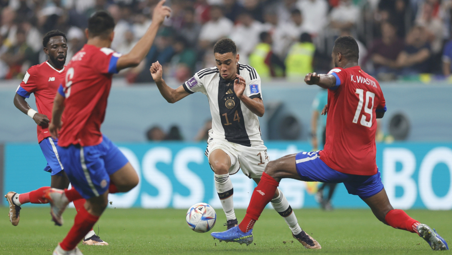 LUĐE OD OVOGA NE MOŽE, KRAJ ZA NEMAČKU Japan srušio Španiju i prošao dalje, "panceri" na kolenima