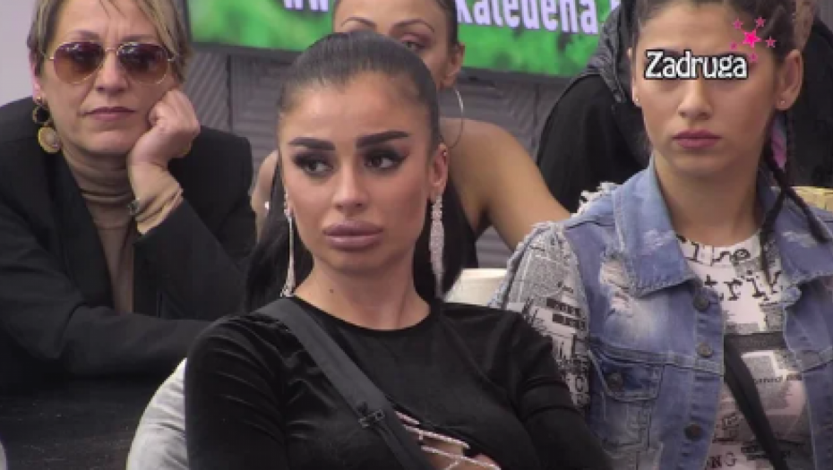 NI ROĐENA MAJKA JE NE BI PREPOZNALA Držaćete se za glavu kada vidite kako je Sanja Grujić izgleda pre operacija, promenila lični opis! (FOTO)