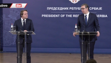"JEL STE ČULI VI, OLIVERE..." Predsednik se okrenuo ka komesaru EU, pa postavio neočekivano pitanje