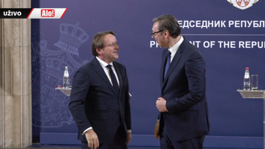 ISKRENO Predsednik Srbije nakon sastanka sa evropskim komesarom Oliverom Varheljijem - Ne stidim se emocija  zbog patnje svog naroda!